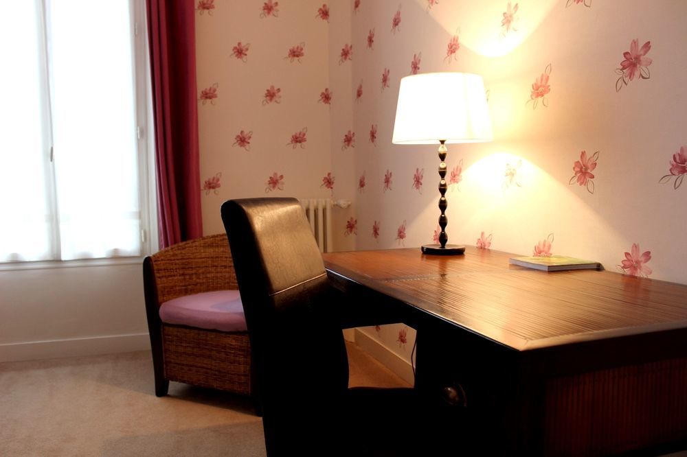 Hotel Les Aubepines Illiers-Combray エクステリア 写真